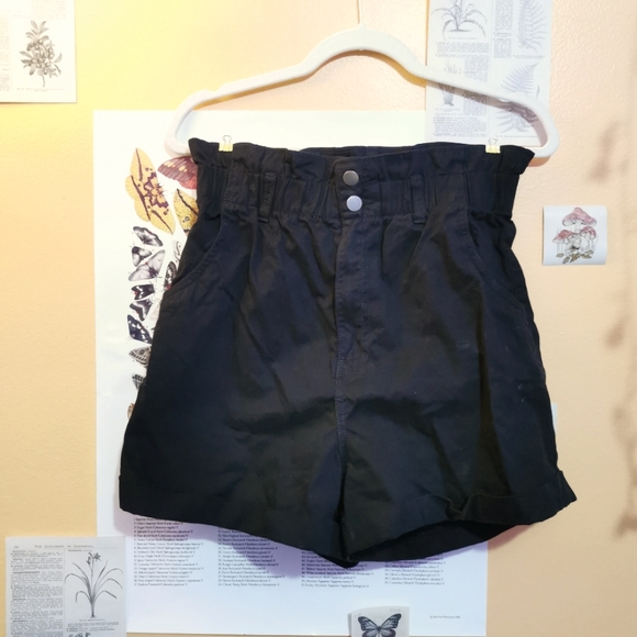 H&M High Waisted Shorts ruffles - Picture 1 of 3